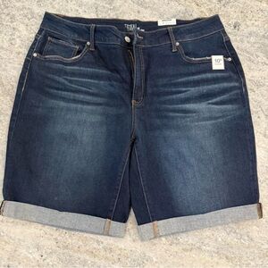 Time and Tru Women's Mid-Rise Jeans in Light Blue with Brown Stitching - Size 18